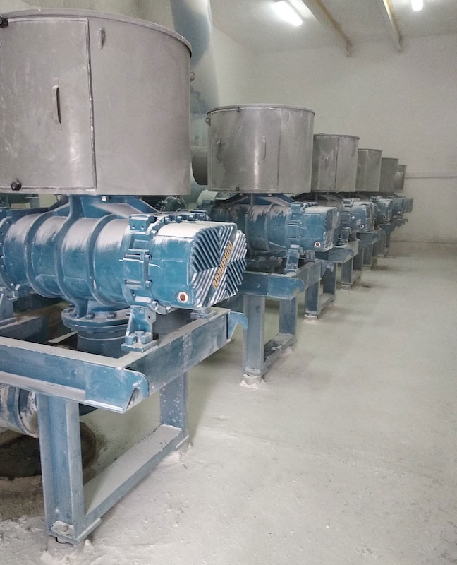 Blowers for calcium lime high oven feeding